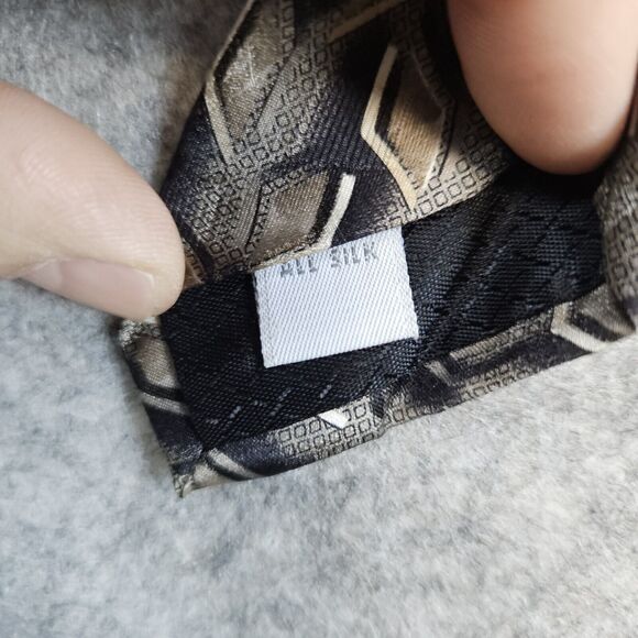 Pierre Cardin Necktie Geometric Black‎ & Beige All Silk Made In USA 4"x59" - Picture 3 of 9